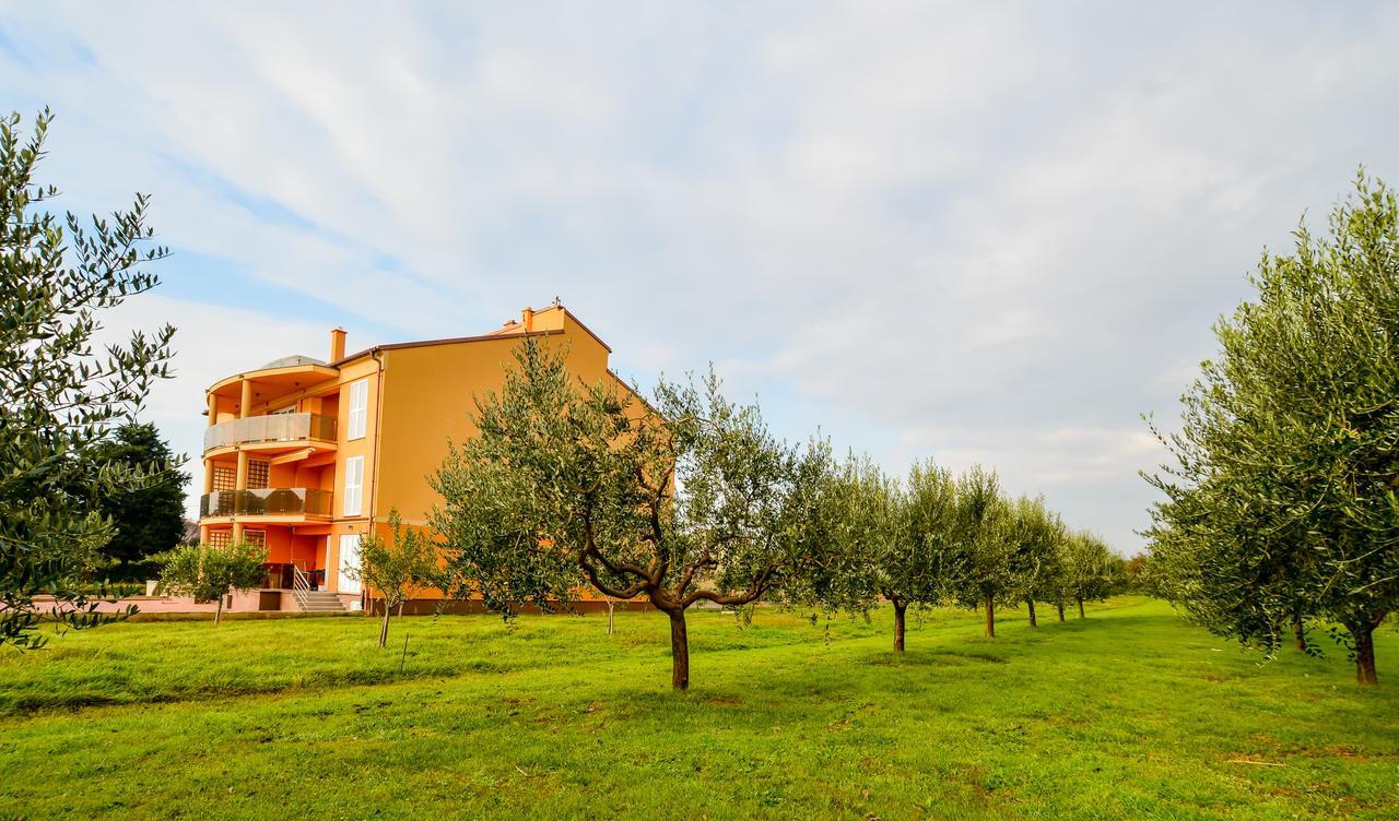 Apartman Andrea L Pomer Exterior foto