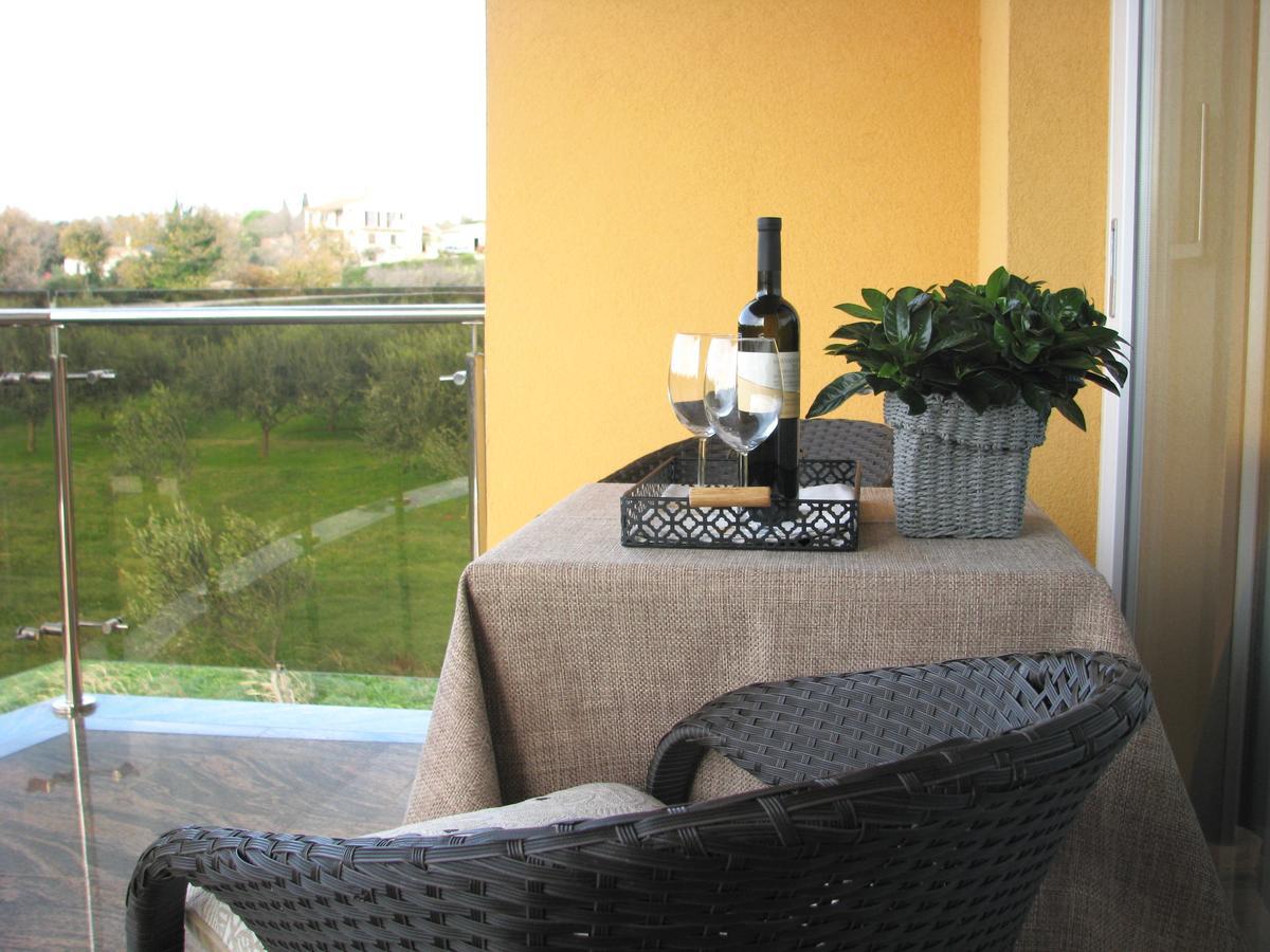 Apartman Andrea L Pomer Exterior foto